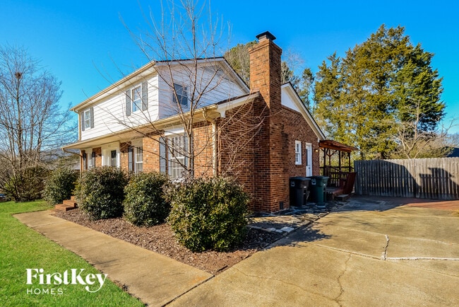 Photo - 5302 Broadmoor Pl