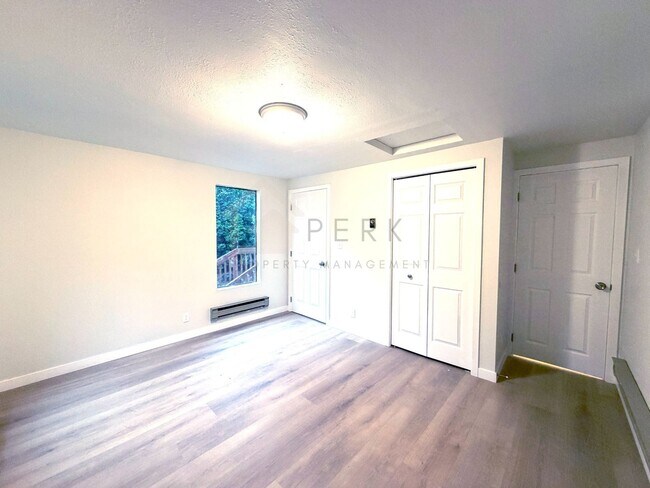 Photo - Cozy Oak Bay Retreat: Bright 1 Bedroom With Wood Stove and Private Deck