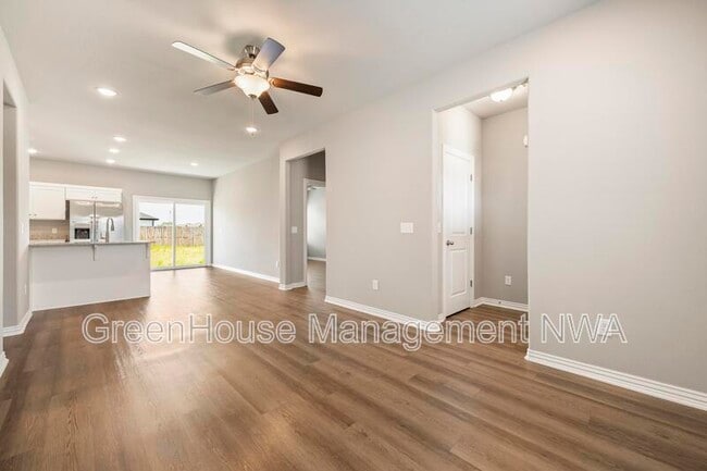 Photo - 210 Williams ct