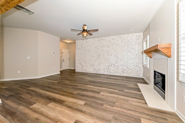 Photo - 272 Villa Grande Dr