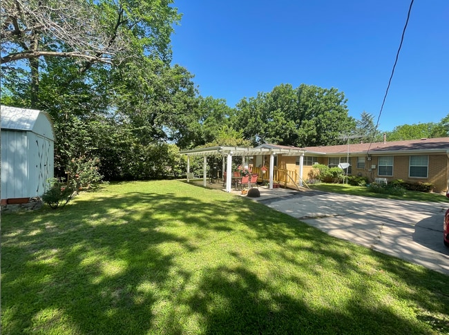Photo - 1419 Linden Dr