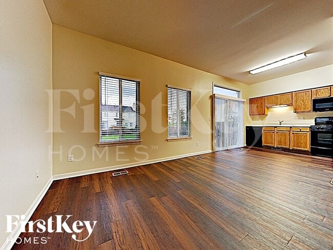 Photo - 674 Edward Dr