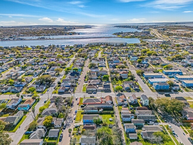 Photo - 1318 55th St