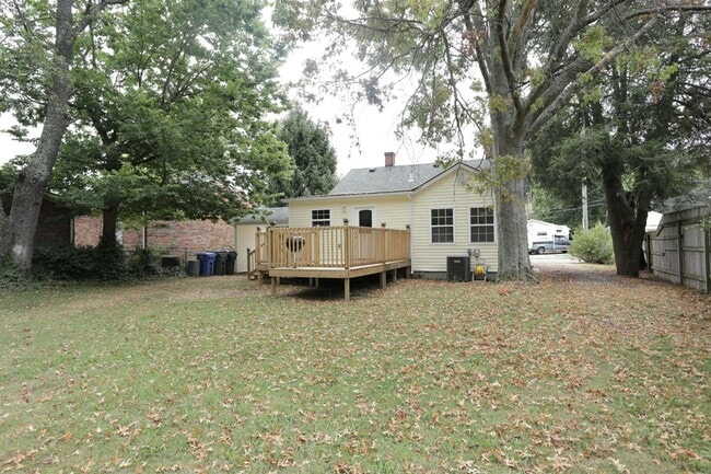 Photo - STUDENTS - Now Pre-Leasing for 26-27