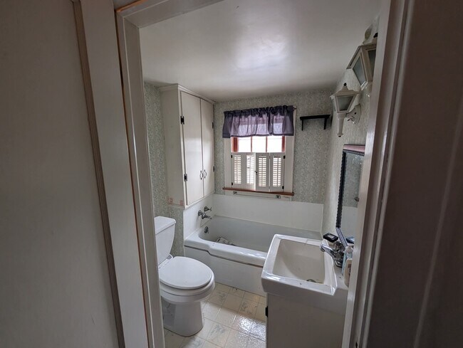 Photo - 405 W Green St