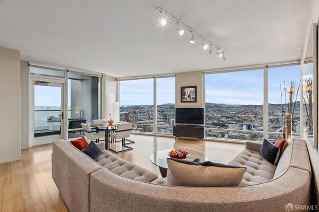 Photo - 425 1st St Unidad 4103