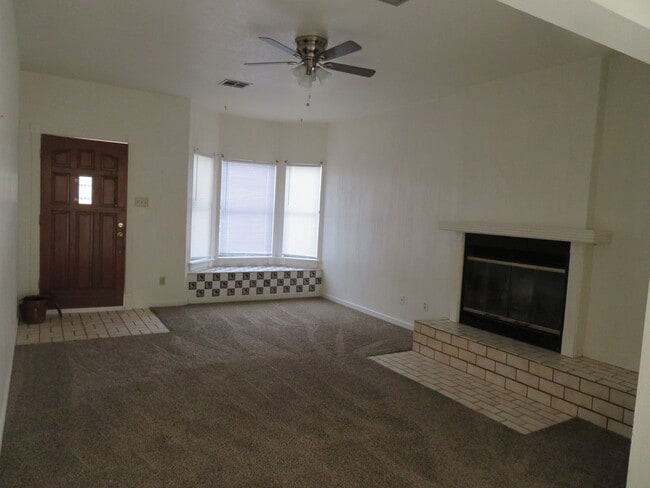 Photo - Clean 3 Bedroom 2 Bath Home For Rent
