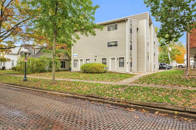 Building Photo - 508 W White St Rental