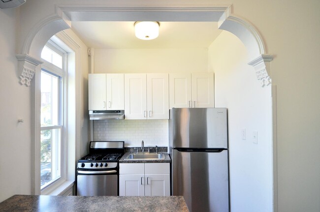 Building Photo - 148A Webster Ave Unit 2