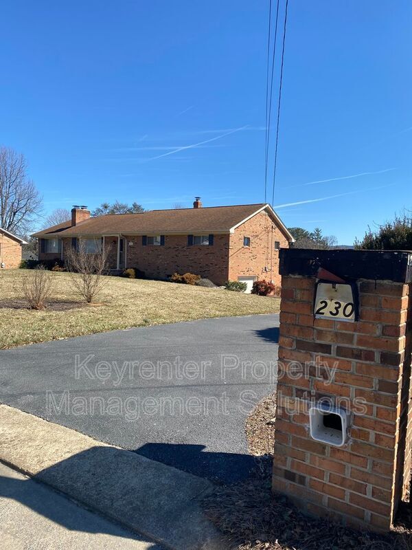 Photo - 230 Dominion Dr