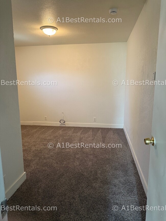 Photo - 1905 John St