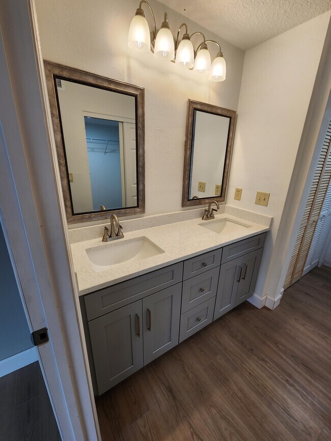 Photo - 5265 Vineland Rd