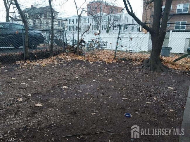 Photo - 97 Easton Ave Unidad 2