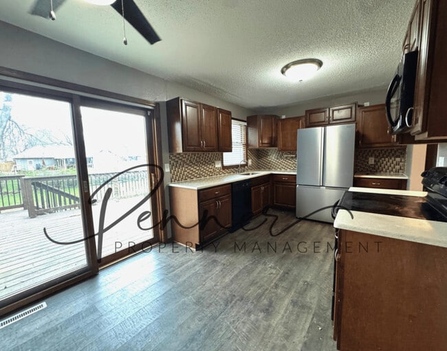 Photo - 302 SE Brentwood Dr