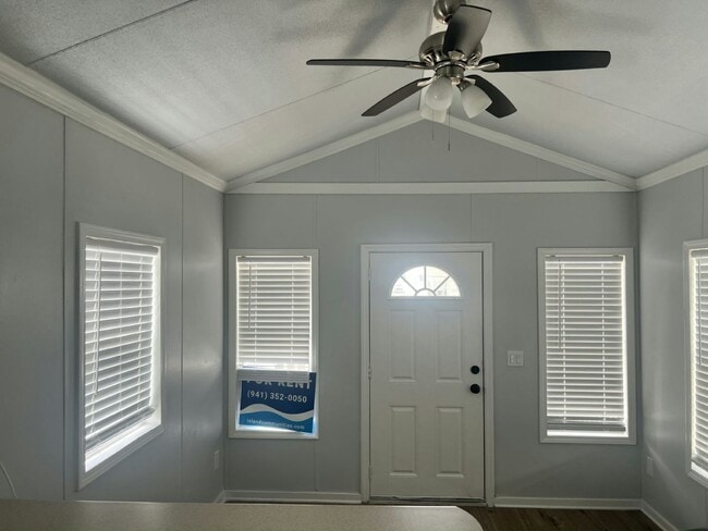 Photo - 1112 Chicago Bulls St