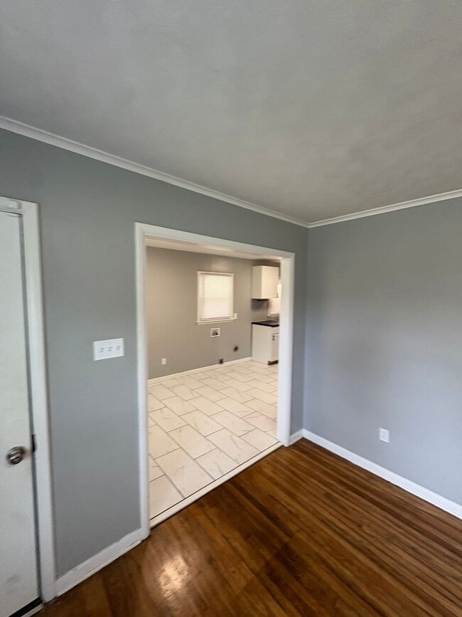 Photo - 1801 Myrna Ln