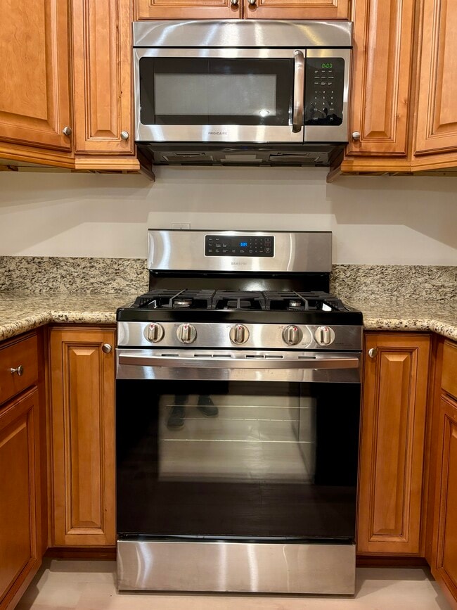 Unit 3 - 538 Brooks Ave Unit 2