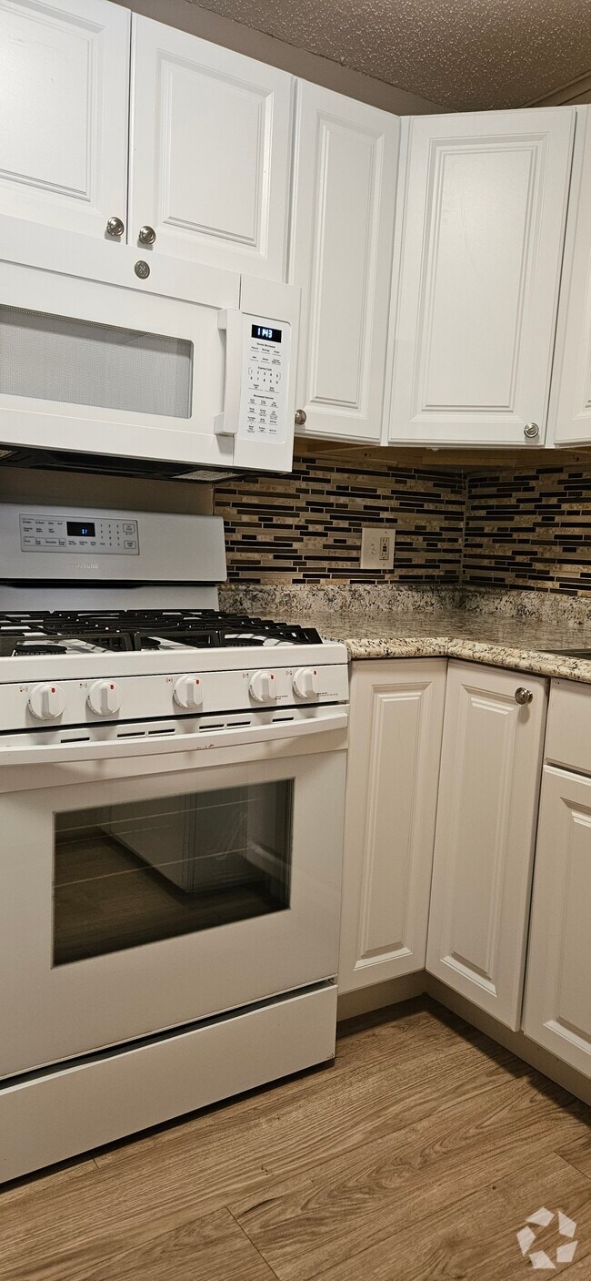 Brand new kitchen - 7206 Stagecoach Trl Unit 2 Rental