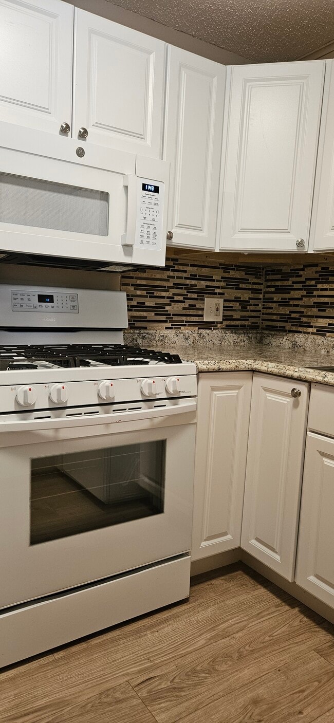 Brand new kitchen - 7206 Stagecoach Trl Apartment
