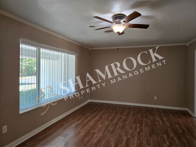 Photo - 409 Sharron Dr