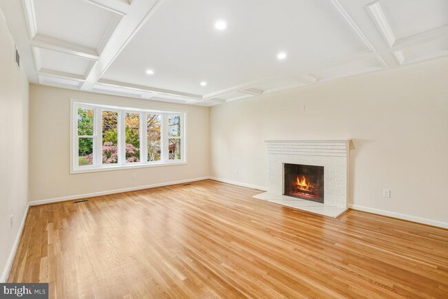 Photo - 1203 Brantford Ave