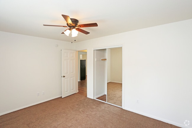 2BD, 1BA - 675 SF - Palm Garden Apartments