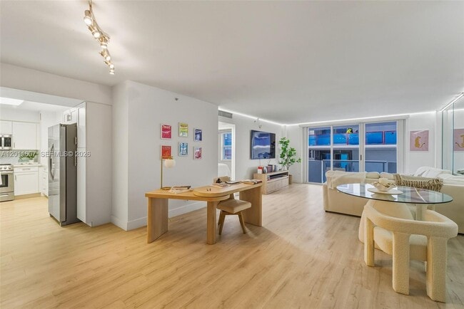Building Photo - 9195 Collins Ave Unit 404