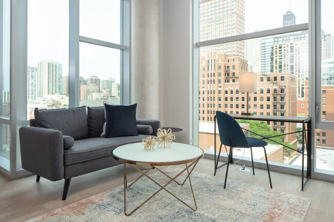 Building Photo - 808 N Wells St Rental