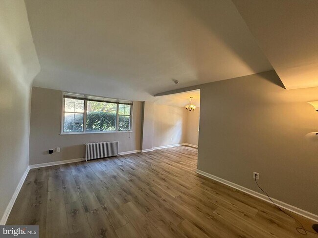 Building Photo - 1304 N Meade St Unit ENG4 Rental