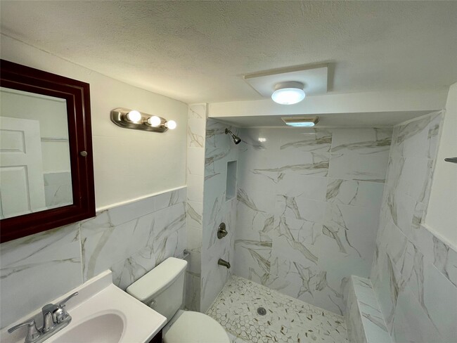 Photo - 417 Adams Ave Unidad Right