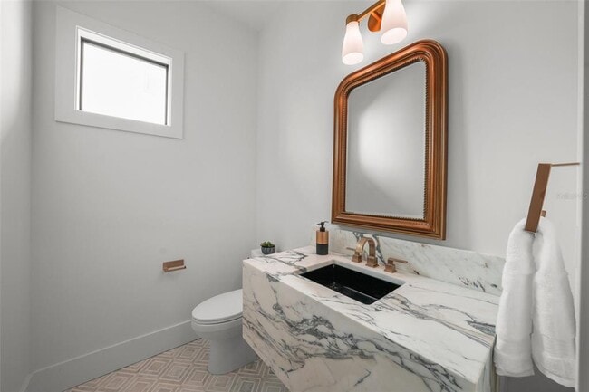 Photo - 5024 W Dickens Ave