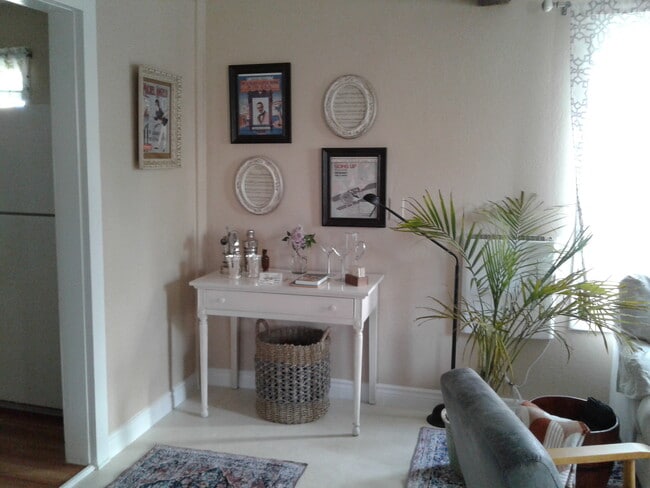 Photo - 2914 W Woodlawn Ave Unit 1/2