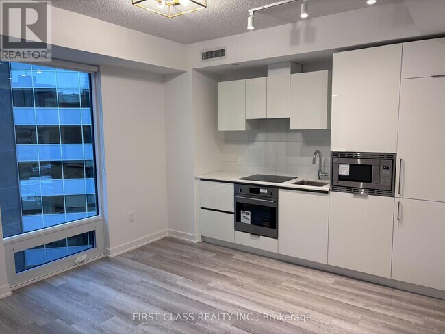 Photo - 238 Simcoe St Unit 903