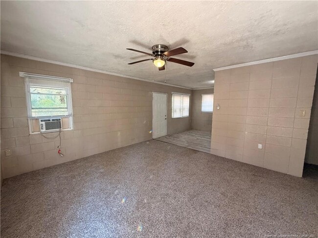 Photo - 425 Squirrel St