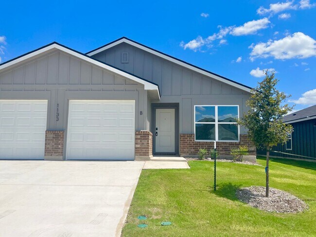 Photo - NEW IN MANAGEMENT - AVAILABLE NOW! MOVE IN...