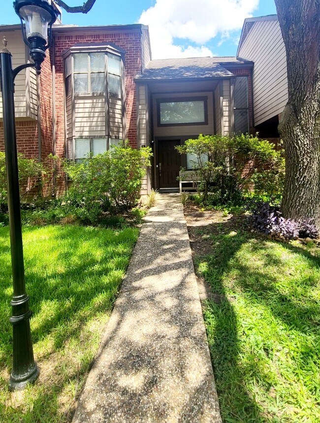 Building Photo - 7447 Cambridge St Unit 8