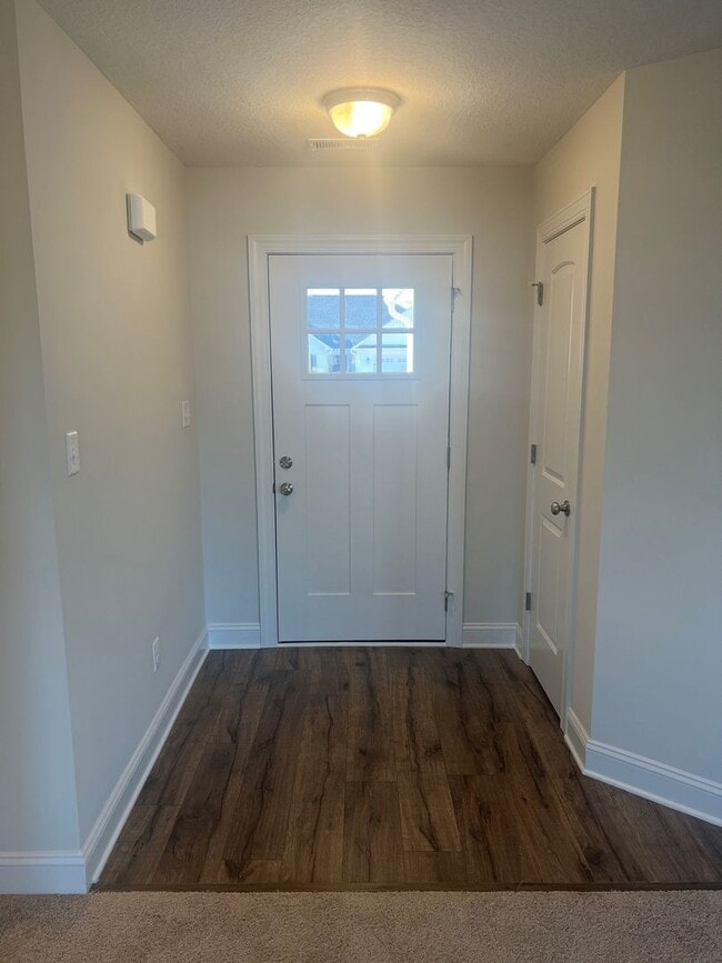 Photo - 918 Uplands Ln
