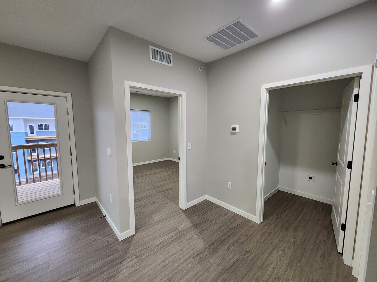 Photo - 1833 Curtis Ave