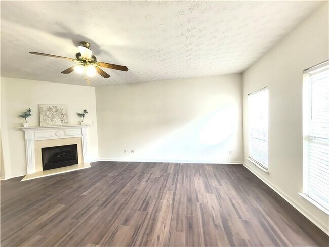 Photo - 619 Kenridge Way