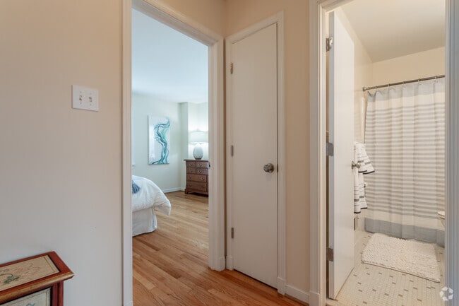 2BR, 1.5 BA 1,024sqft