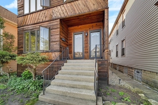 Photo - 4915 W Grace St Unit 2