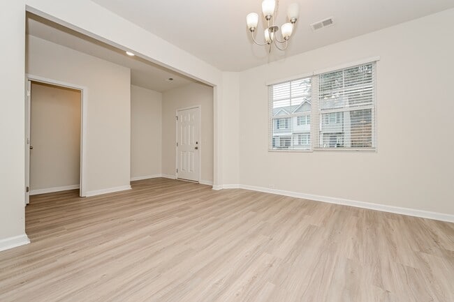 Photo - 3577 Saratoga Cir