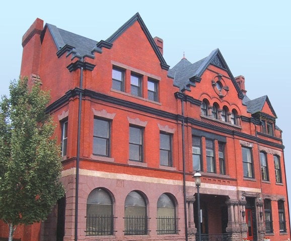 930 N Lincoln Ave