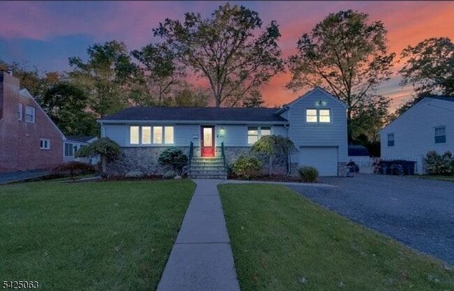 Photo - 684 Spring Ave