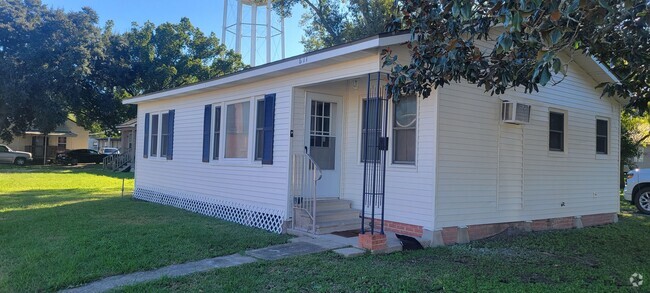 Building Photo - Home on Corner Lot