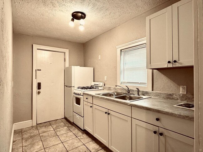 Photo - 305 First St