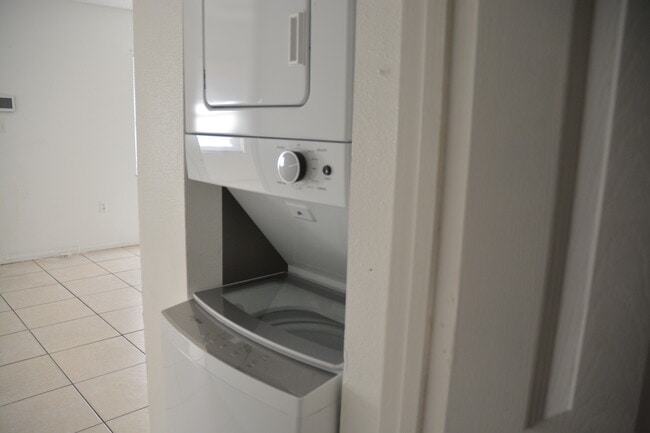 New Washer/Dryer - Oakcrest Apartments