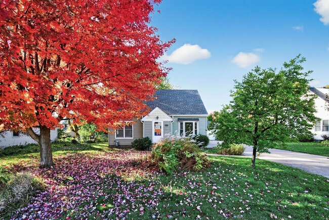 Photo - 1049 Sterling St N