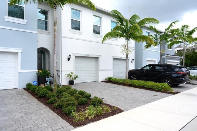 Photo - 1832 SE Roxy Way