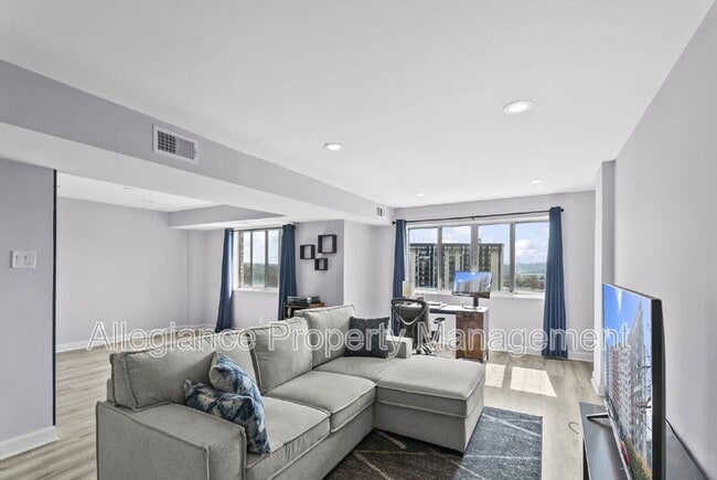 Photo - 5340 Holmes Run Pkwy